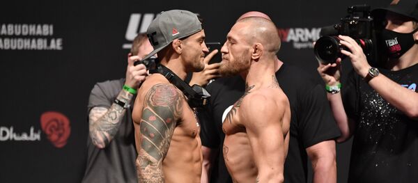 Дастин Порье и Конор МакГрегор во время взвешивания UFC 257 в Абу-Даби - Sputnik Беларусь