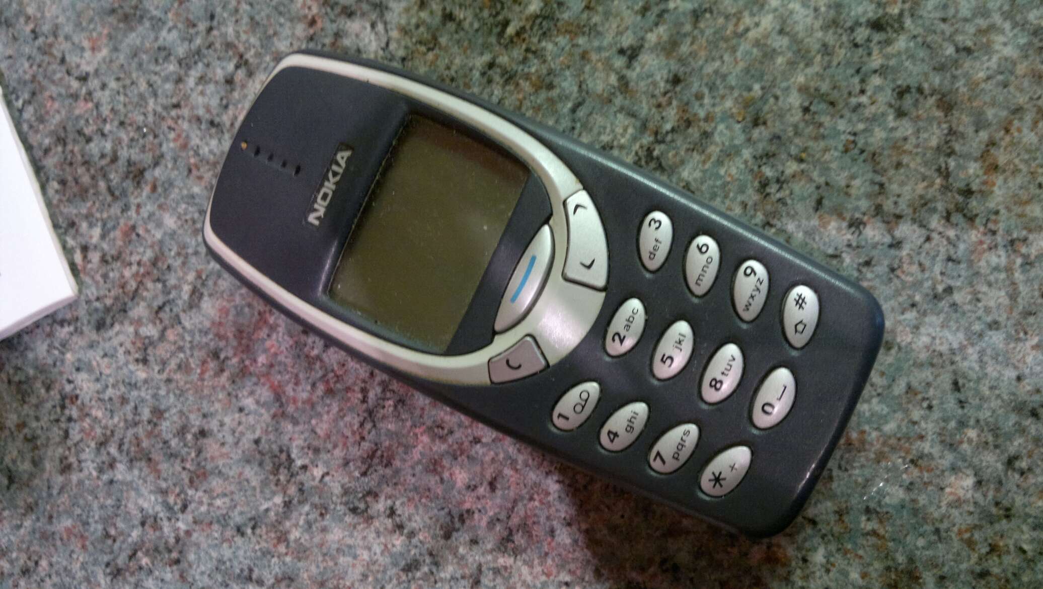 Не включается старый телефон. Nokia 3310 2000. Nokia 3310 Classic. Nokia кирпич 3310. Моторола 3310.