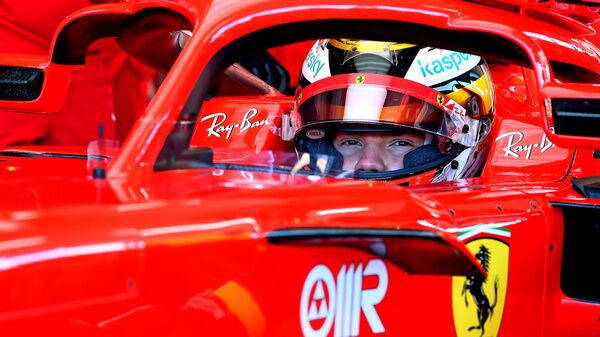 Россиянин Роберт Шварцман в кокпите Ferrari - Sputnik Беларусь