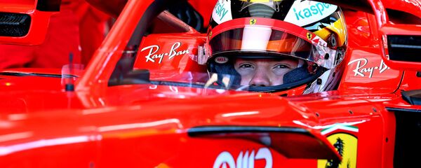 Россиянин Роберт Шварцман в кокпите Ferrari Россиянин Роберт Шварцман в кокпите Ferrari - Sputnik Беларусь