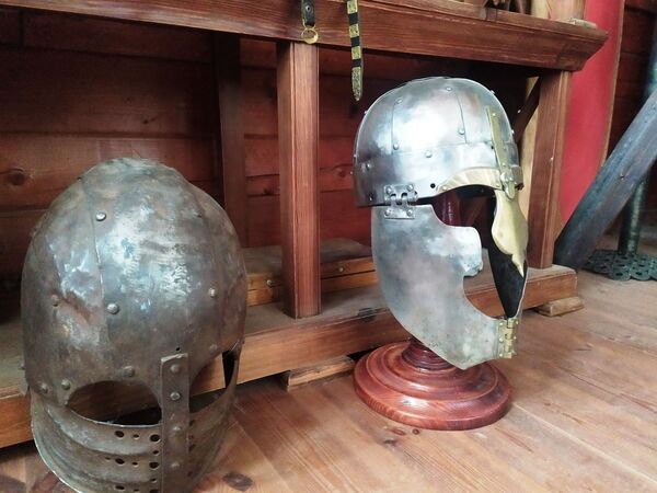 Гильотина и кол Грозного: под Минском сельчанин построил настоящую пыточную Гильотина и кол Грозного: под Минском сельчанин построил настоящую пыточную - Sputnik Беларусь