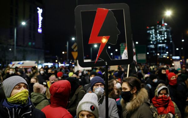 Закон об абортах в Польше стал еще жестче, в стране вновь начались протесты - Sputnik Беларусь