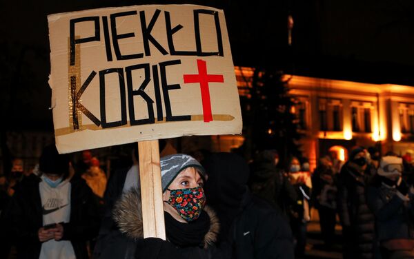 Закон об абортах в Польше стал еще жестче, в стране вновь начались протесты - Sputnik Беларусь