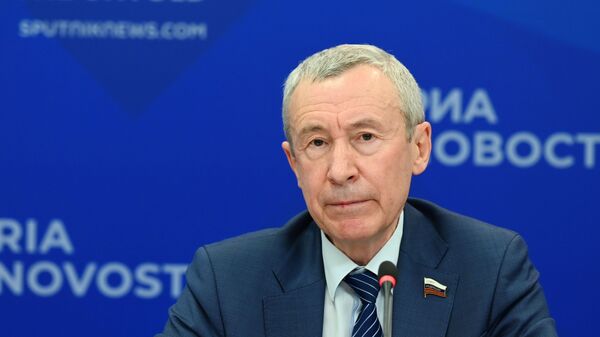 Председатель временной комиссии Совета Федерации Андрей Климов - Sputnik Беларусь