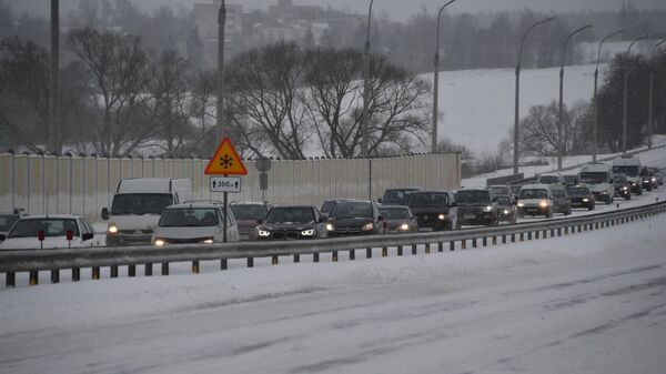 Снежные заносы на дорогах в Минске - Sputnik Беларусь