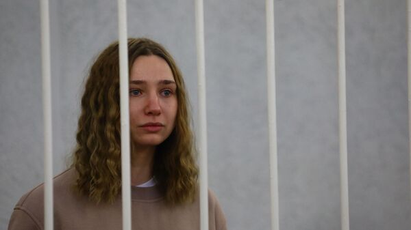 Журналист Дарья Чульцова в зале суда - Sputnik Беларусь