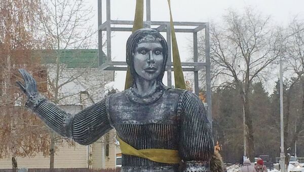 Демонтаж памятника Аленке в Нововоронеже - Sputnik Беларусь