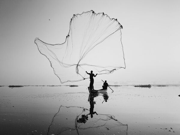 Снимок ON INLE LAKE китайского фотографа Dan Liu, ставшего победителем конкурса 10th Mobile Photography Awards - Sputnik Беларусь