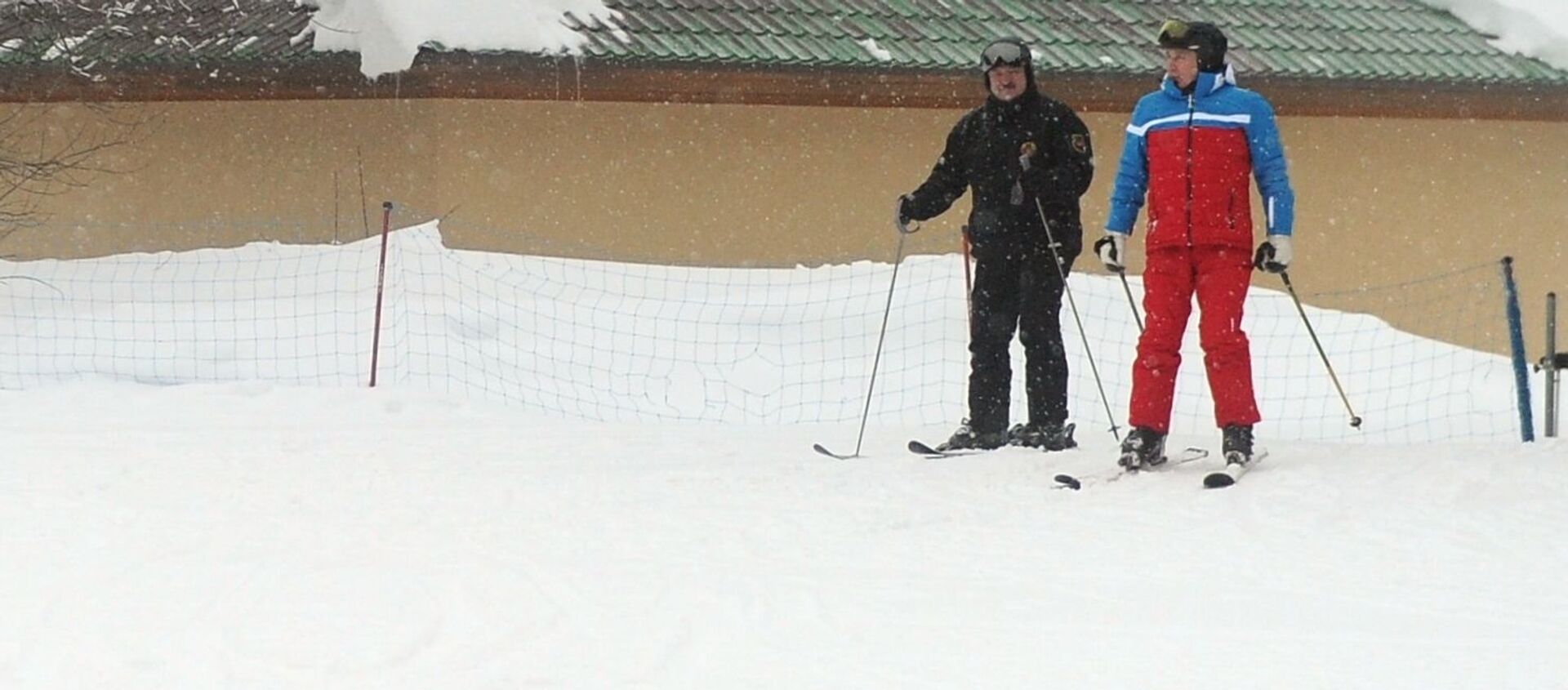 Владимир Путин и Александр Лукашенко во время катания на лыжах - Sputnik Беларусь, 1920, 22.02.2021