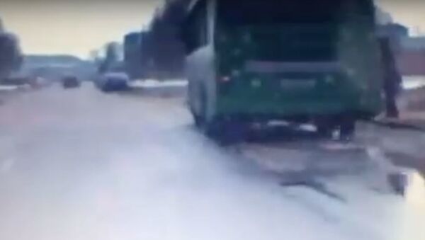 Выбежал из-за автобуса: машина сбила школьника в Лиде - Sputnik Беларусь