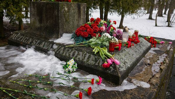 Мемориал над могилой белорусского офицера разрушили в Латвии - Sputnik Беларусь