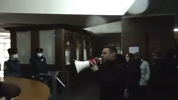 Противники Пашиняна ворвались в правительственное здание в Ереване - Sputnik Беларусь