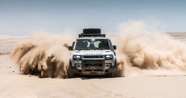 Возрожденный Деф - Land Rover Defender - по результатам конкурса стал предпоследним - в Европе теперь уже не так популярны прожорливые внедорожники. - Sputnik Беларусь