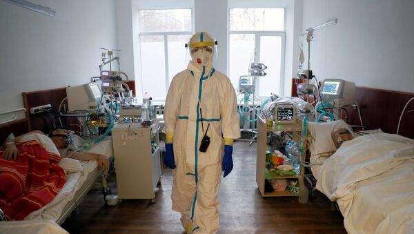 Врач в палате киевской больницы, Украина - Sputnik Беларусь