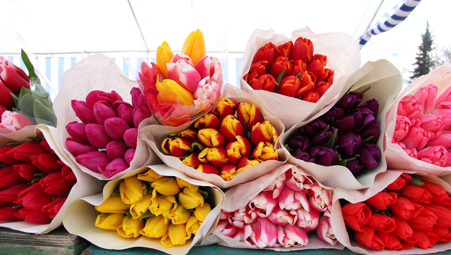 Где продавать цветы на 8 марта
