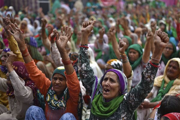 Женщины в Нью-Дели протестуют против недавних сельскохозяйственных реформ правительства Индии в Международный женский день - Sputnik Беларусь