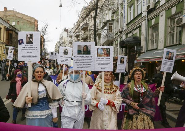 Украинские активистки на митинге по случаю Международного женского дня в Киеве - Sputnik Беларусь