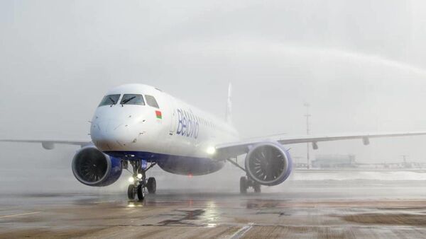 В национальный аэропорт прилетел новый самолет для Белавиа - Sputnik Беларусь