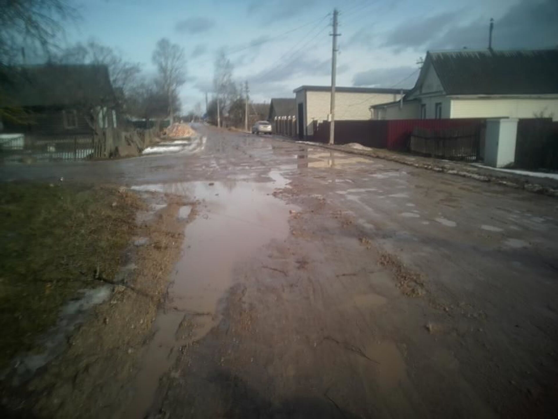 Жители одной из улиц Витебска несколько лет просят заасфальтировать дорогу - Sputnik Беларусь, 1920, 16.03.2021