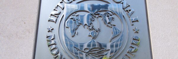 Табличка на здании штаб-квартиры Международного валютного фонда (МВФ) Табличка на здании штаб-квартиры Международного валютного фонда (МВФ) - Sputnik Беларусь