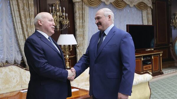 Госсекретарь Союзного государства Дмитрий Мезенцев и президент Беларуси Александр Лукашенко - Sputnik Беларусь
