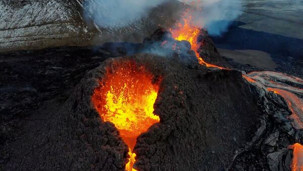 Фантастические кадры исландского вулкана, снятые с дрона  - Sputnik Беларусь