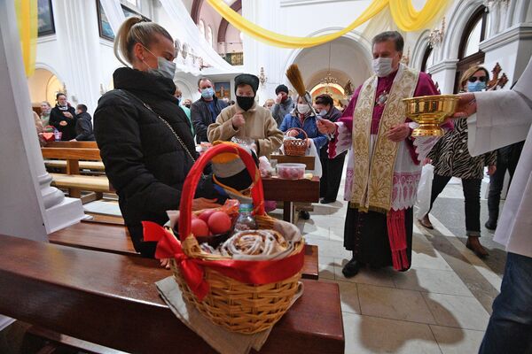 Белорусские католики готовятся к празднованию Пасхи  - Sputnik Беларусь