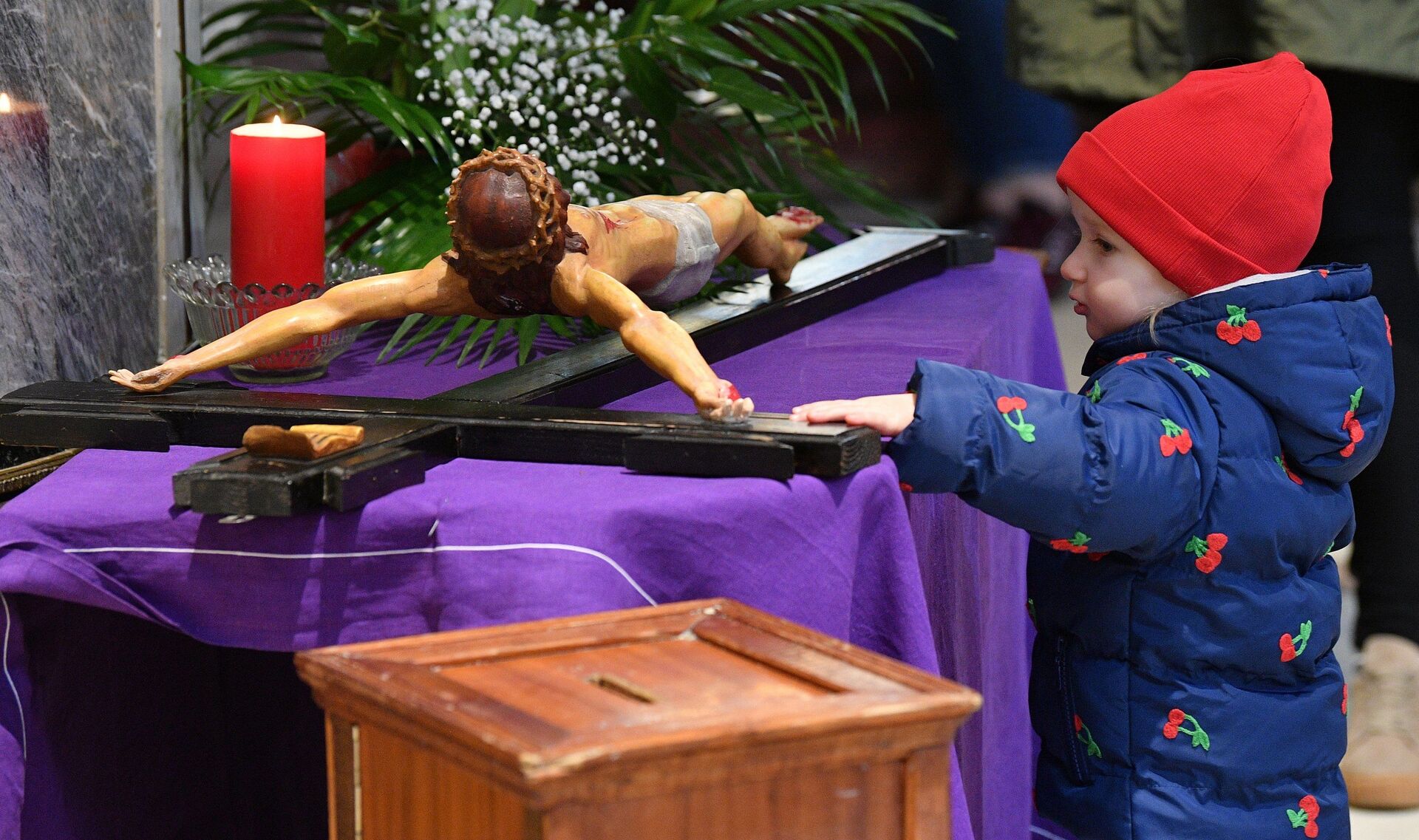 Пасхальная служба в Красном костеле - Sputnik Беларусь, 1920, 02.04.2026