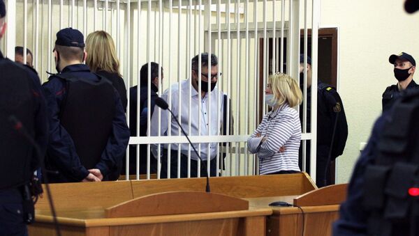 Виктор Бабарико с адвокатом перед началом заседания суда - Sputnik Беларусь