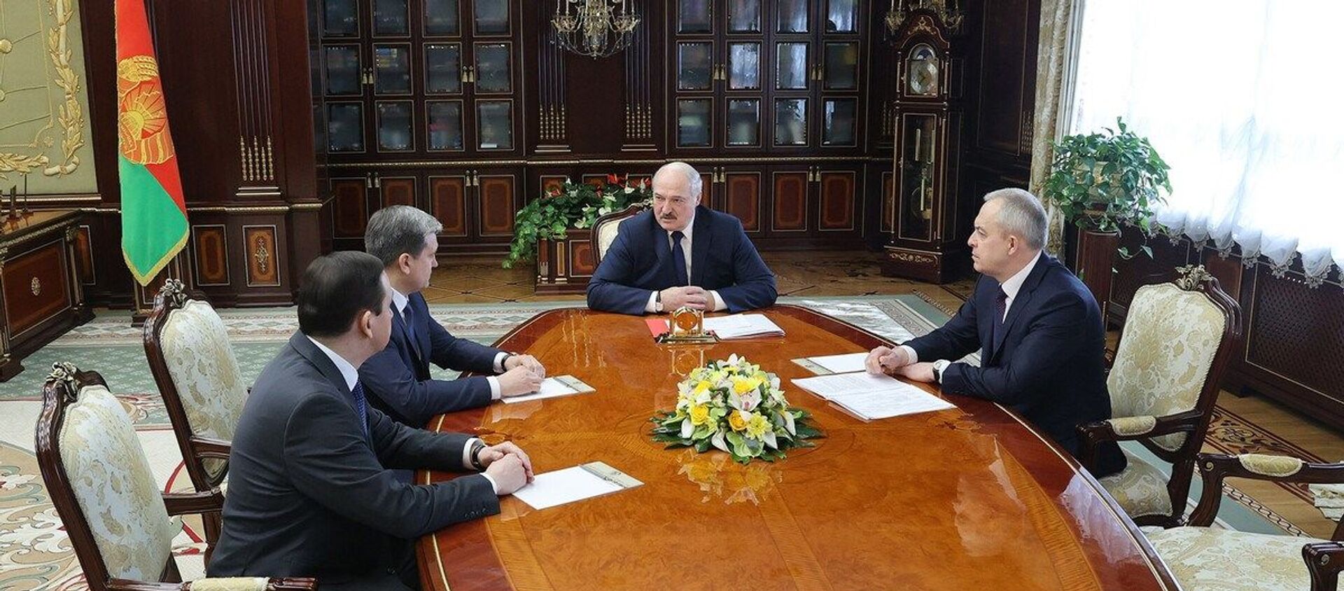 Лукашенко боится, что министр информации утонет в чиновничьем безбрежии - Sputnik Беларусь, 1920, 05.04.2021