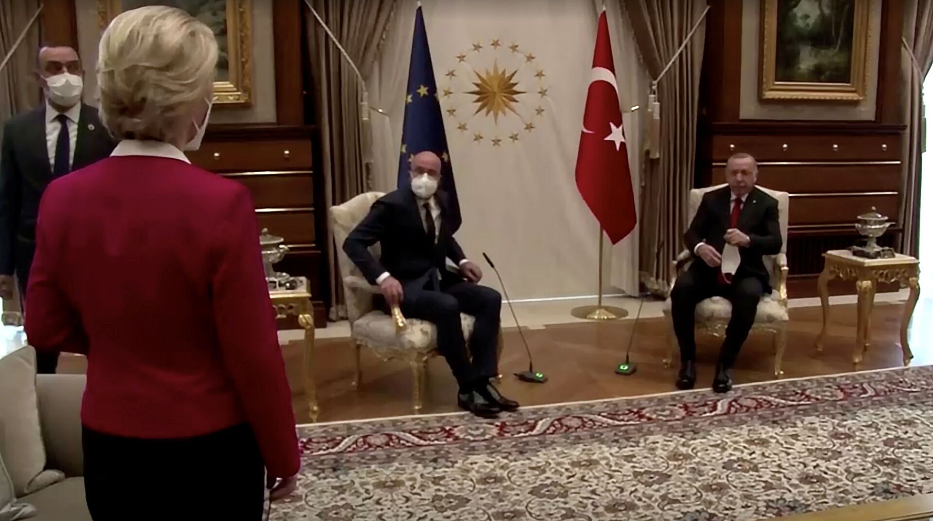 Дамы отдельно: на встрече с Эрдоганом и Мишелем главе ЕК не досталось стула - Sputnik Беларусь, 1920, 08.04.2021
