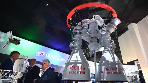 Российский двухкомпонентный жидкостный ракетный двигатель закрытого цикла РД-180 - Sputnik Беларусь