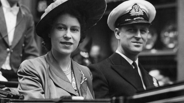 Британская принцесса Елизавета с герцогом Эдинбургским - Sputnik Беларусь