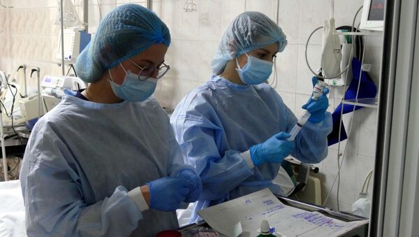 Медицинские работники в отделении анестезиологии и интенсивной терапии  - Sputnik Беларусь
