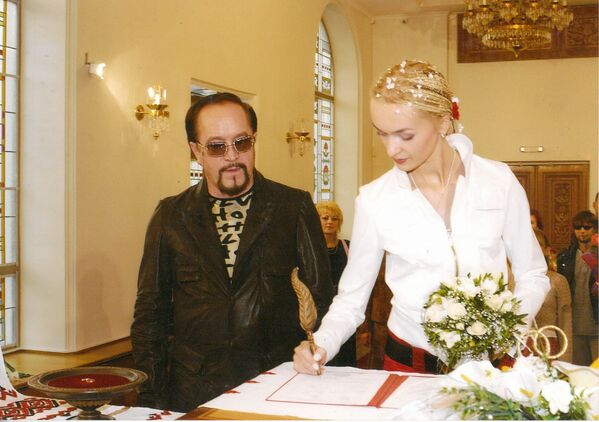 В 2005 году женой Борткевича стала модель, Мисс Мозыря Татьяна Родянко, которая младше его на 36 лет. - Sputnik Беларусь
