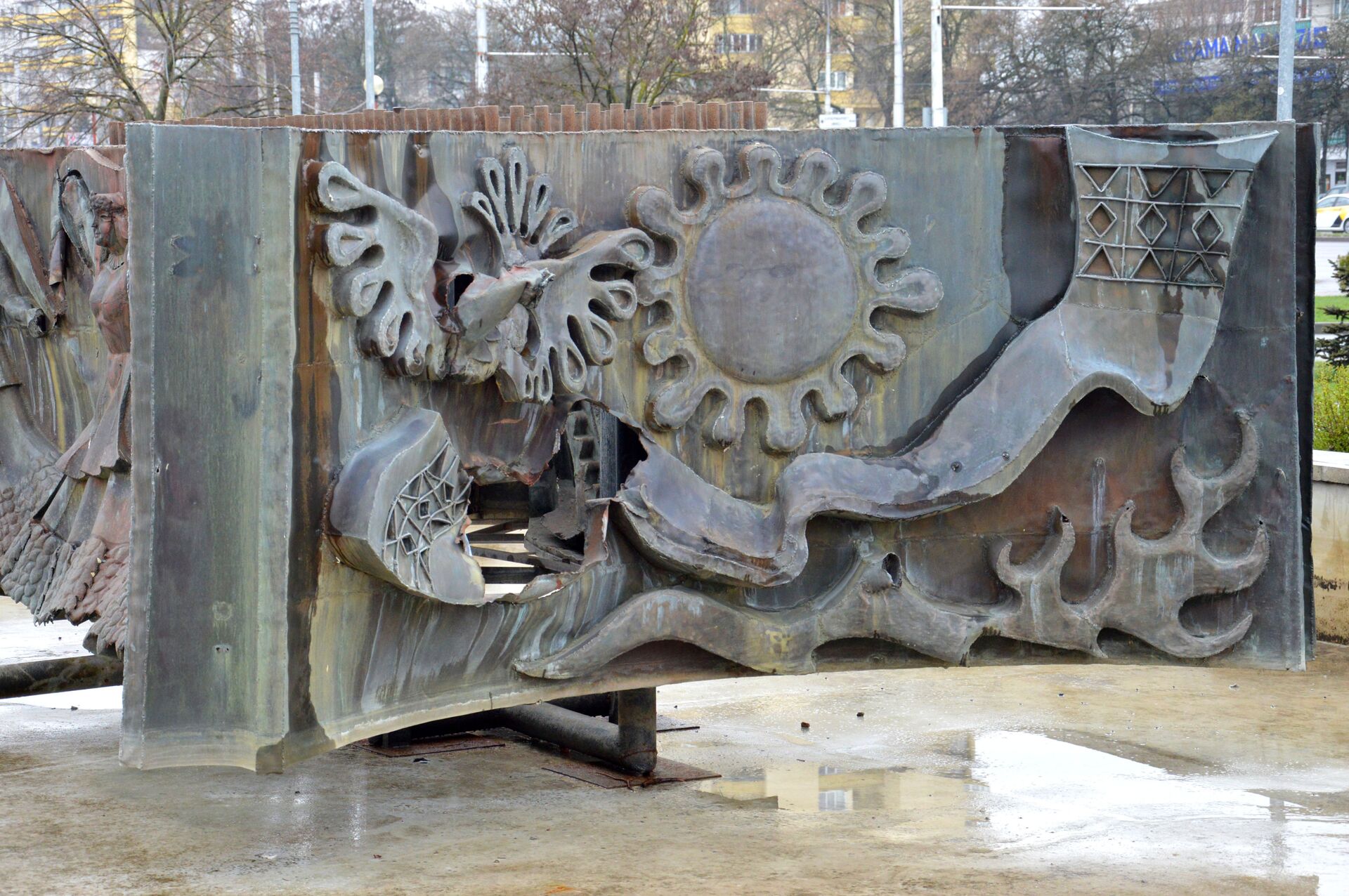 Завандаленный городской фонтан в Бресте порезали на металлолом - Sputnik Беларусь, 1920, 16.04.2021