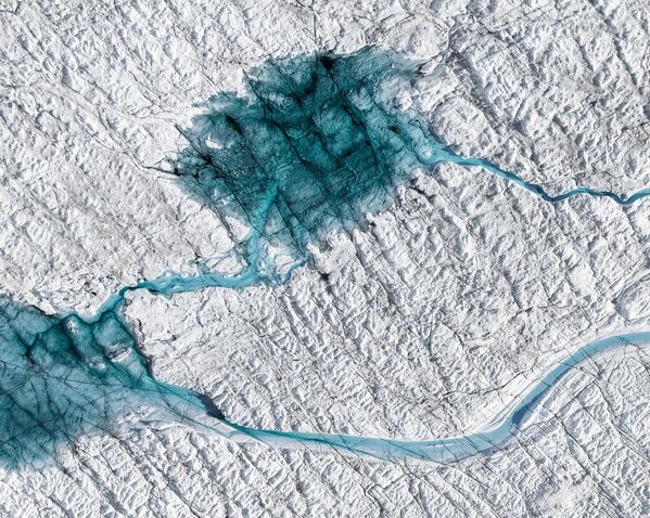 Арктика - это место на планете с самым быстрым потеплением. Его тающая поверхность - один из ярчайших примеров глобального изменения климата.  - Sputnik Беларусь