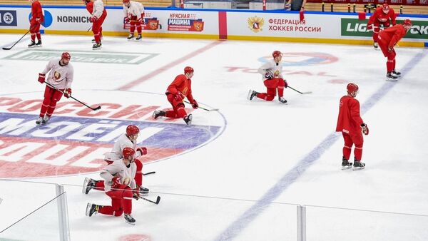 Сборная Беларуси по хоккею потерпела поражение от команды России в матче Еврочелленджа - Sputnik Беларусь