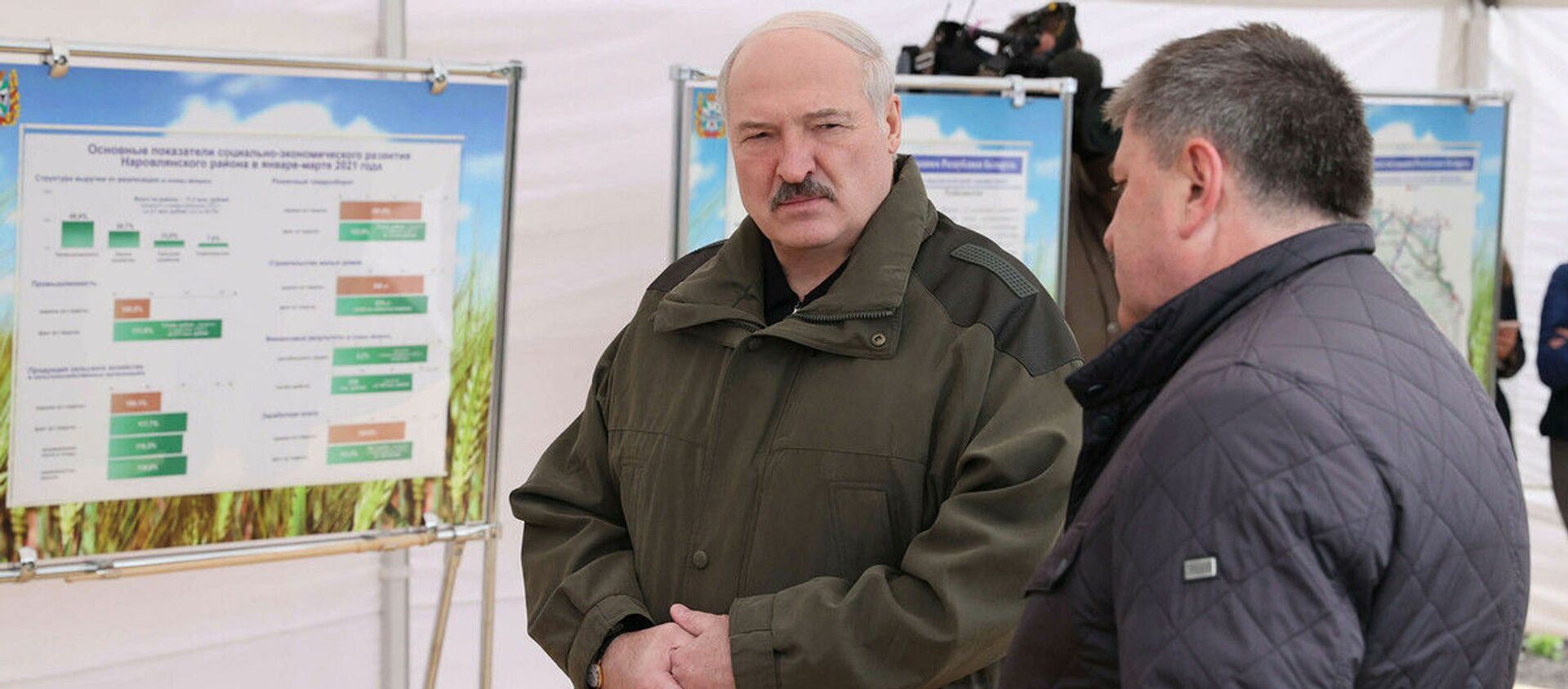 Президент Беларуси Александр Лукашенко в Наровлянском районе - Sputnik Беларусь, 1920, 24.04.2021