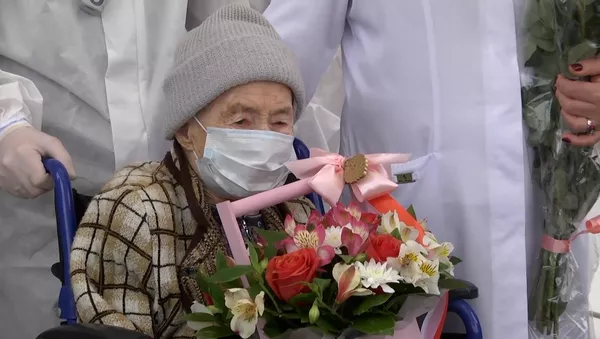 В Черкесске 99-летняя пенсионерка вылечилась от коронавируса — видео - Sputnik Беларусь