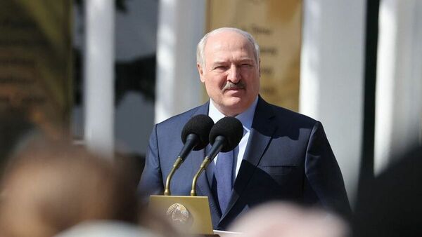Президент Беларуси Александр Лукашенко посещает Брагин - Sputnik Беларусь