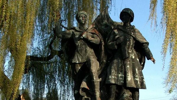 Памятник советско-польскому братству по оружию в  Чеховице-Дзедзице - Sputnik Беларусь