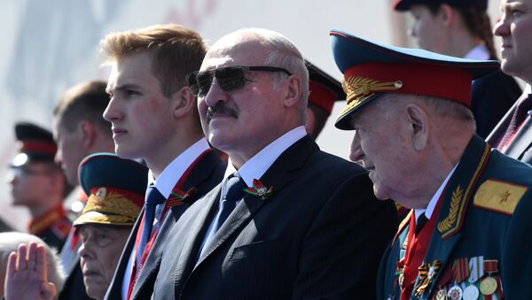Президент Беларуси Александр Лукашенко с сыном Николаем на Параде Победы в Москве - Sputnik Беларусь