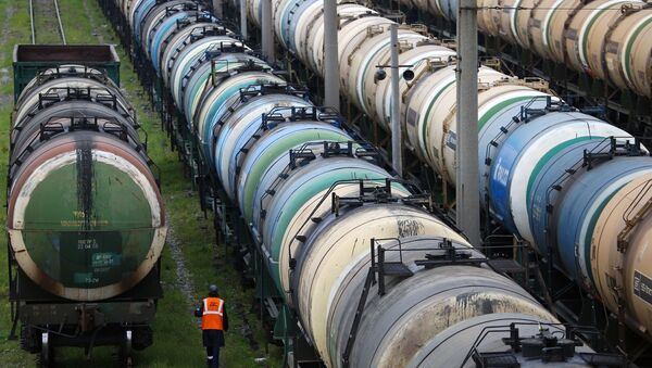 Железнодорожные цистерны для нефтепродуктов - Sputnik Беларусь