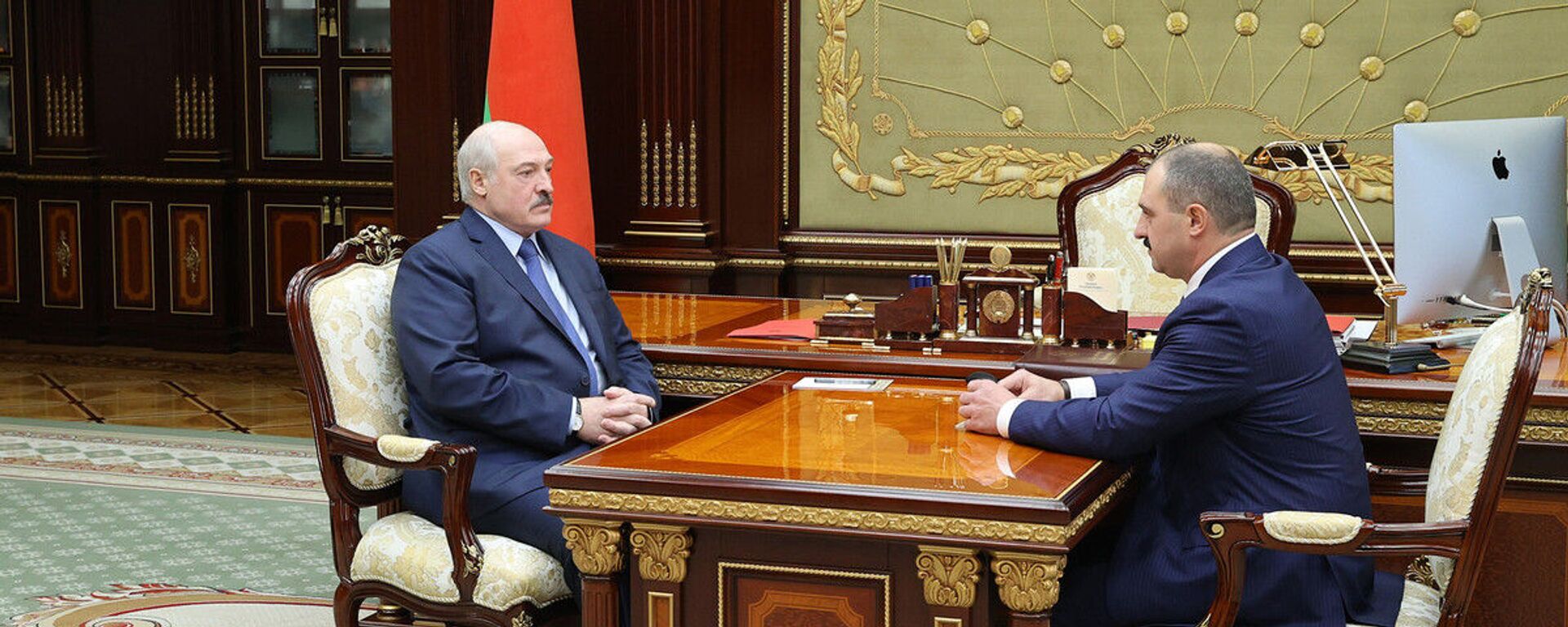 Президент Беларуси Александр Лукашенко  и президент НОК Виктор Лукашенко - Sputnik Беларусь, 1920, 04.05.2021