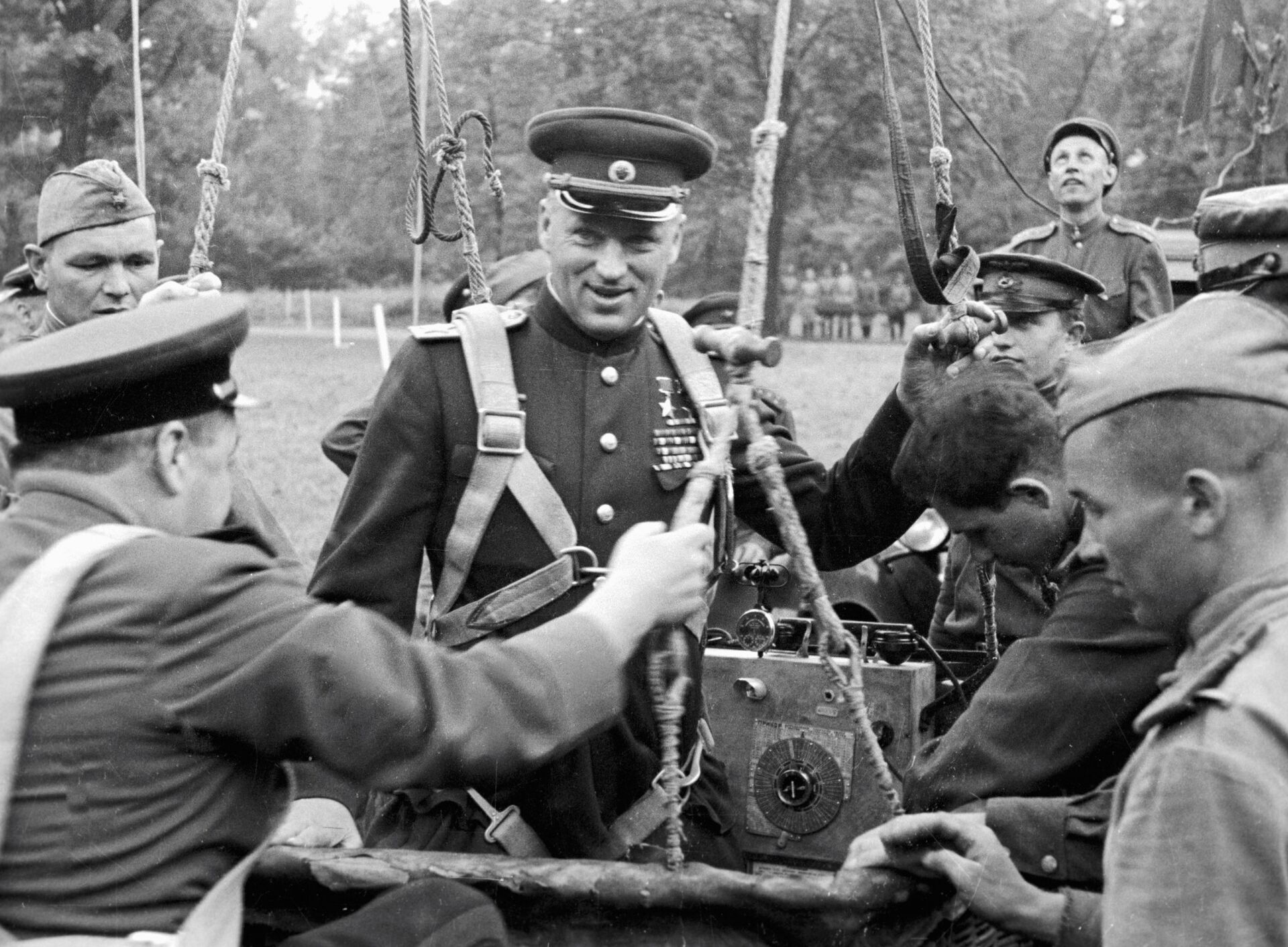 Военачальник 1 белорусский фронт. Маршал Рокоссовский 1945. Маршал Рокоссовский на фронте.