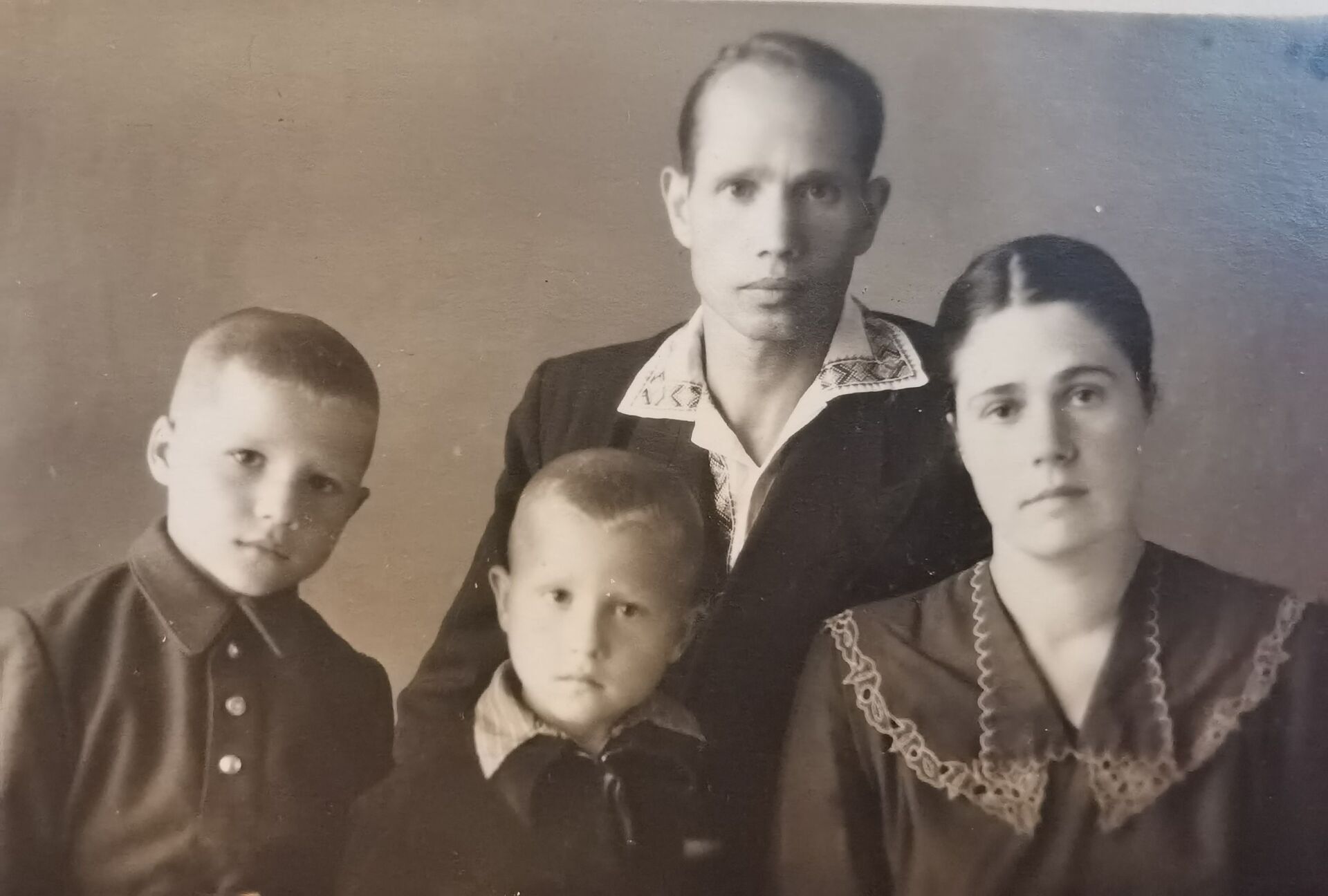 Лисовский с женой и младшими сыновьями - Sputnik Беларусь, 1920, 29.06.2021