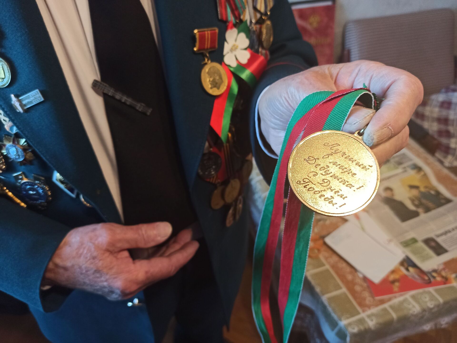 Павел Ерошенко с медалью - Sputnik Беларусь, 1920, 29.06.2021
