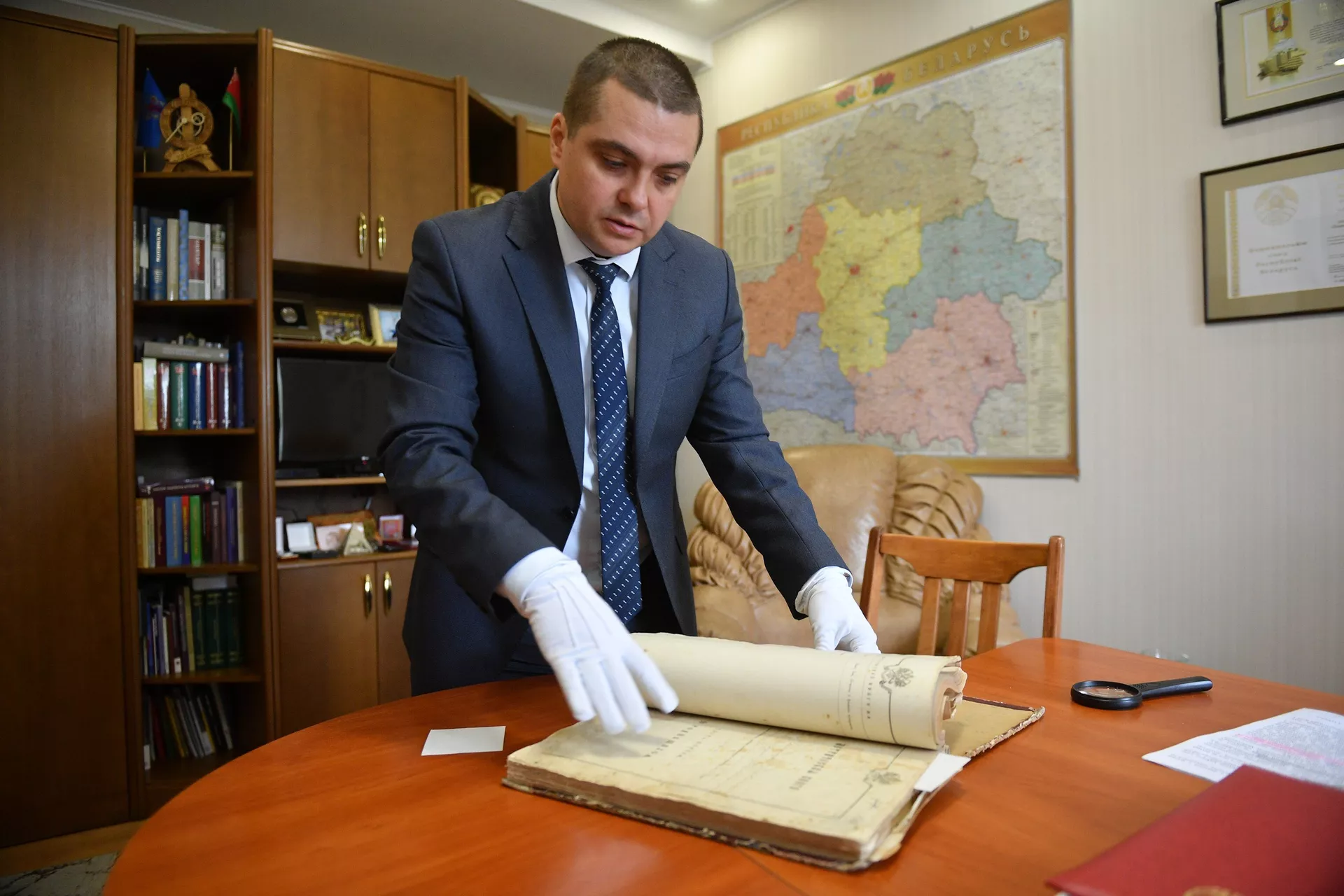 Директор Национального исторического архива Дмитрий Яцевич Директор Национального исторического архива Дмитрий Яцевич - Sputnik Беларусь, 1920, 29.06.2021