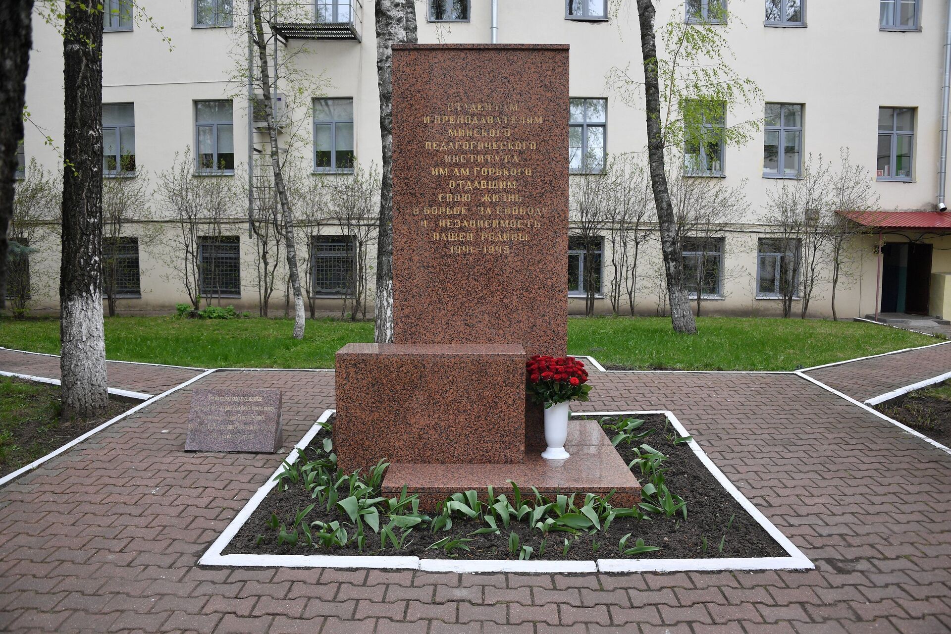 Памятник в БГПУ имени Танка - Sputnik Беларусь, 1920, 29.06.2021